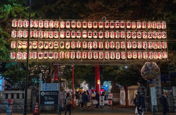 花園神社前写真